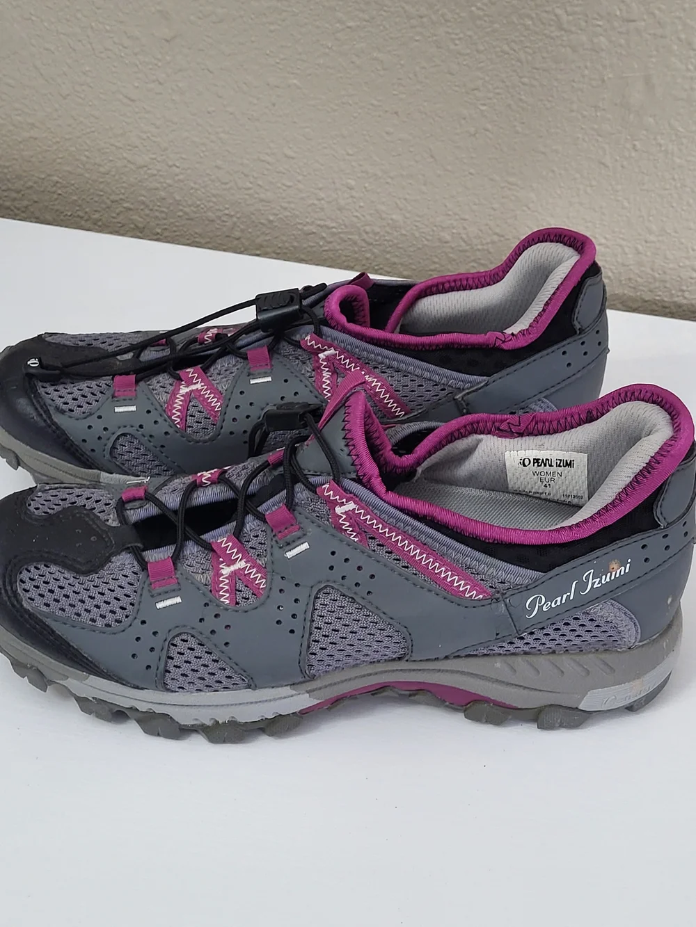 Pearl Izumi Gray and Pink Women's Trail Shoes Size 9
